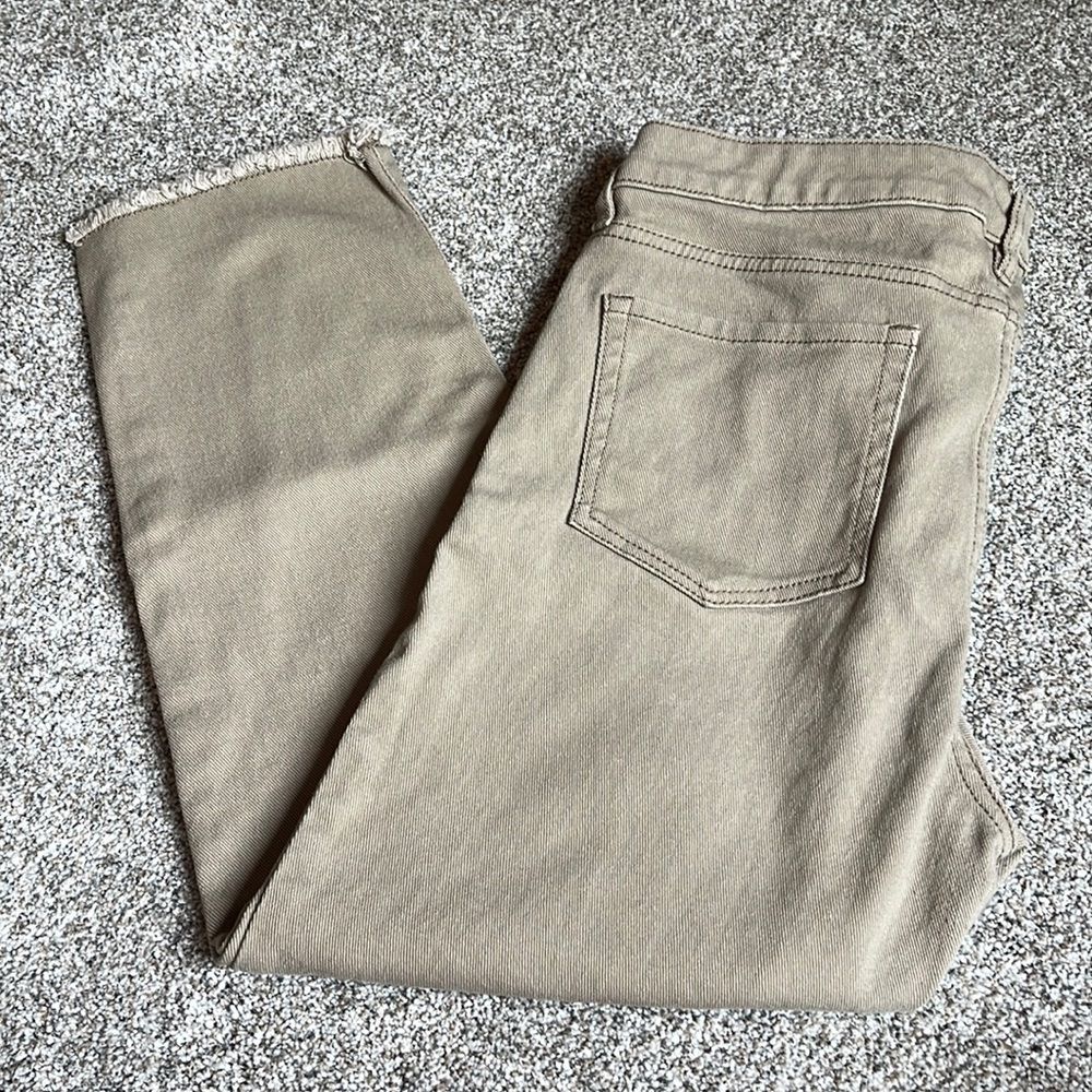 NEVER WORN Joe Fresh cropped jeans!